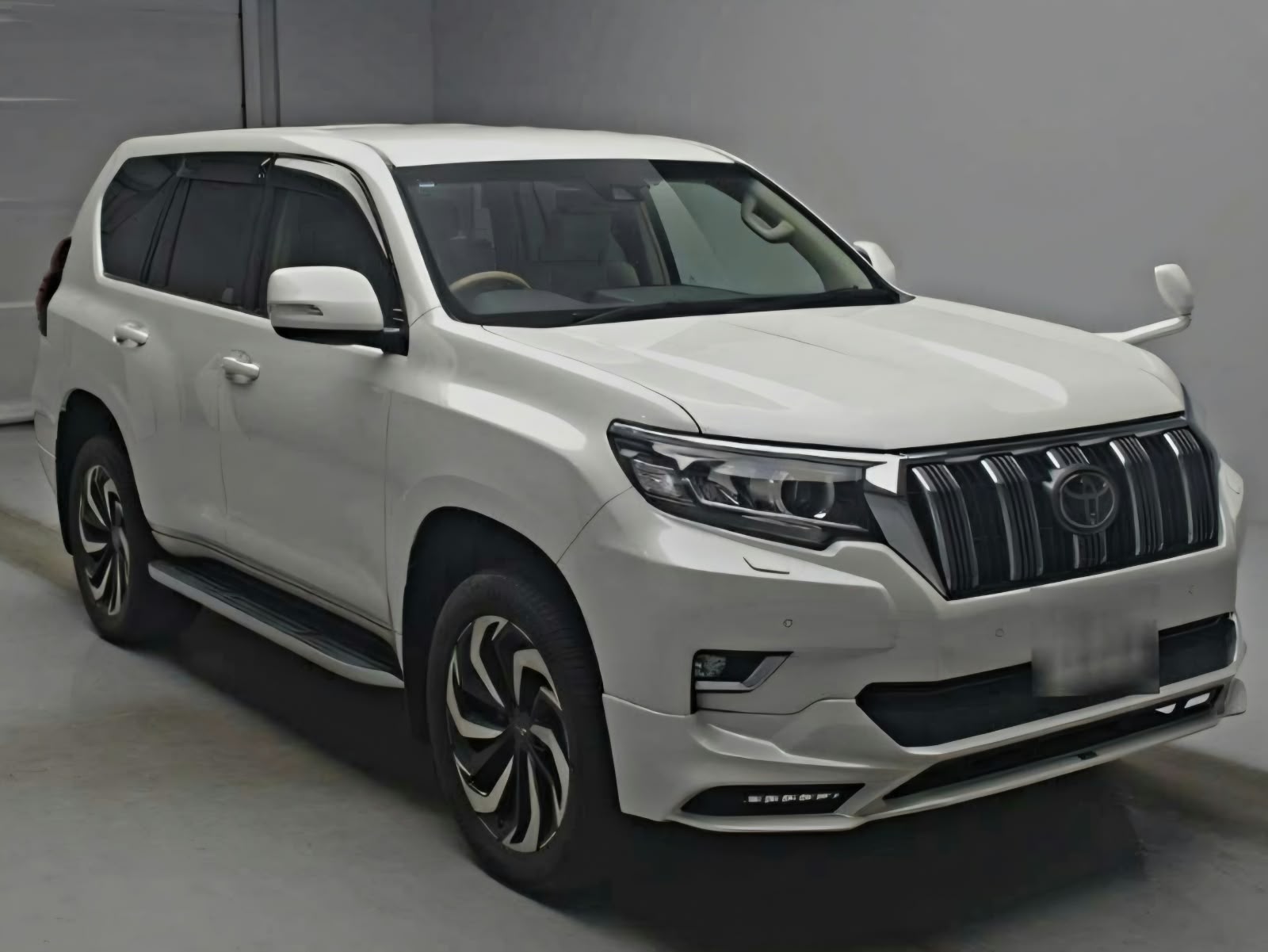 2020 Toyota Land Cruiser Prado, White
